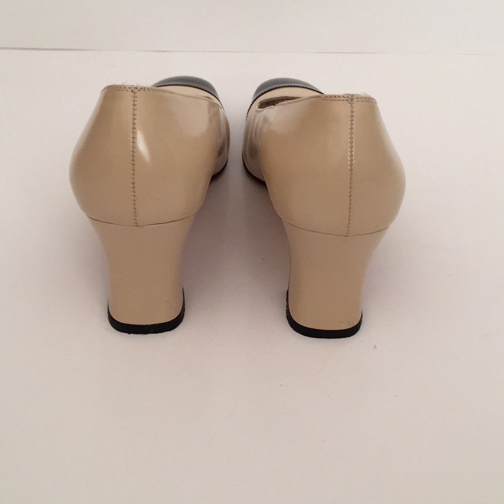 Salvatore Ferragamo Black Patent Cap-Toe Tan Leather Pumps - Gold Gancini - Picture 9 of 14